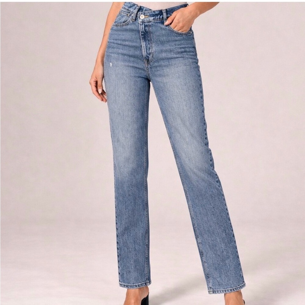 Abercrombie 90s Straight Criss Cross Ultra High Rise